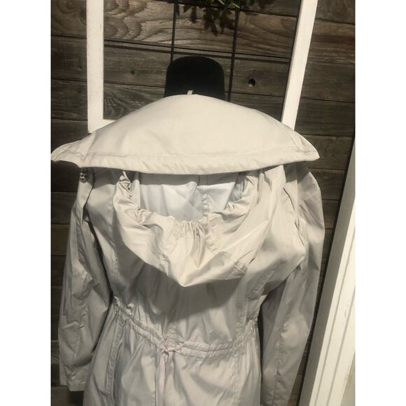 Cole Haan light taupe long women's trench coat size medium - Picture 5 of 9